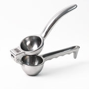 Manual juicer with large bowl capacity for citrus fruits