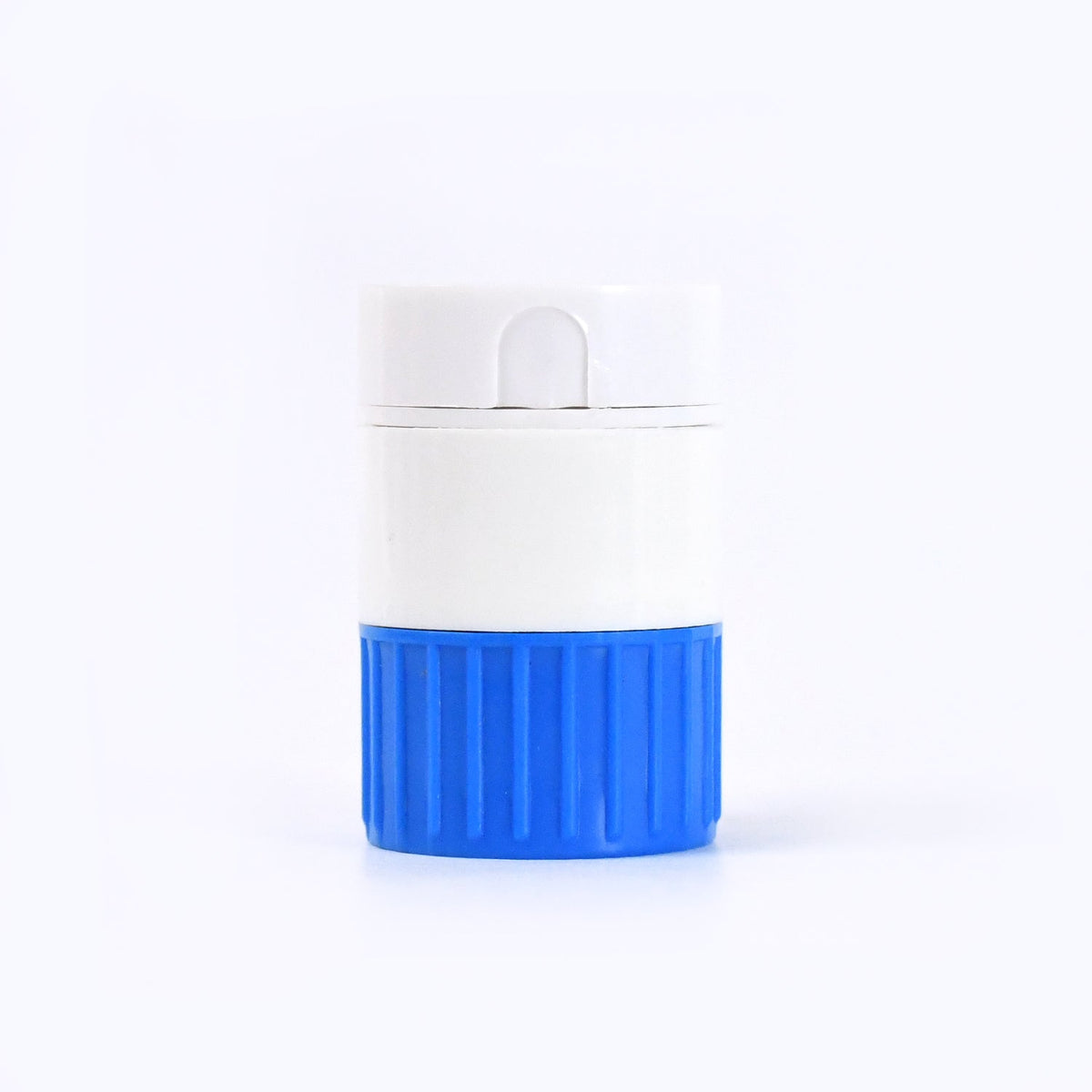 Portable medicine cutter and crusher device, ideal for travel and daily use.