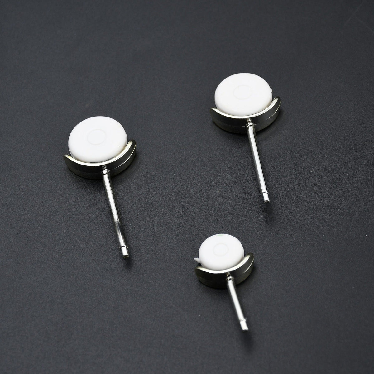 Efficient plane-shaped USB fan, designed for energy savings and quiet operation.