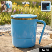 Close-up of the secure, spill-proof lid of the stainless steel insulated mug.
