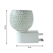 Glass aroma diffuser with star-cut glass design operating in wall outlet