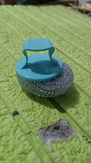 Compact and easy-to-store palm cleaning brush
