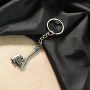 Compact axe keychain made of sturdy metal, ideal for key organisation